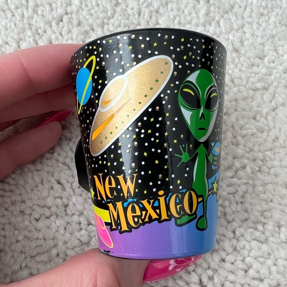 FREE w/ Purchase! Roswell New Mexico Alien UFO Plastic Shot Glass Magnet - Picture 1 of 7